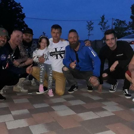 Szerencsecsillag Vendeghaz Hotel Кишкьорьош Екстериор снимка