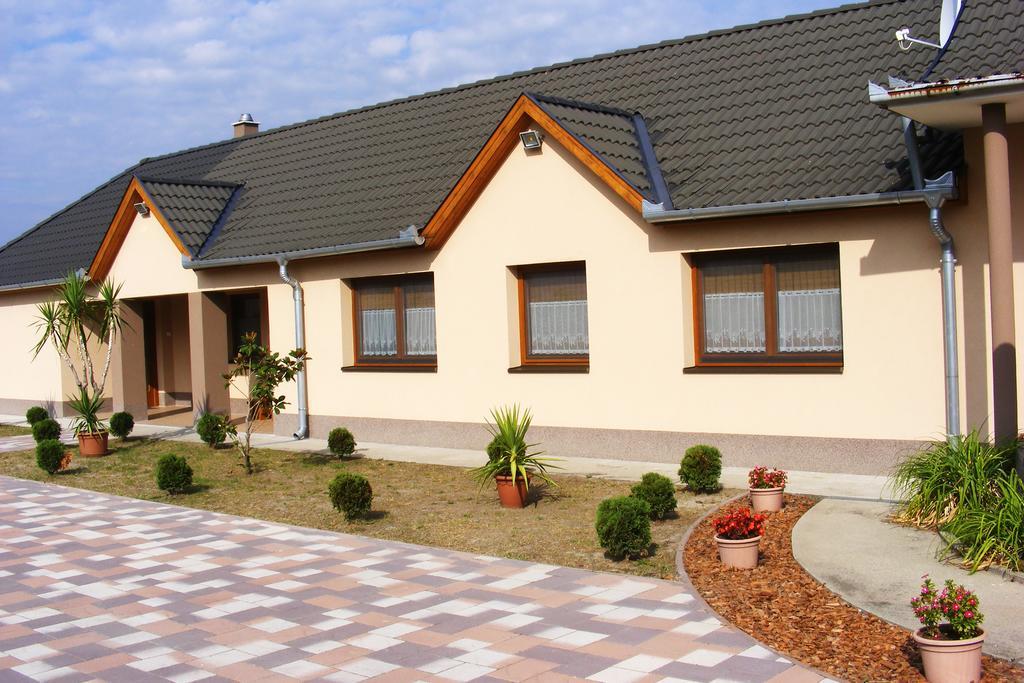 Szerencsecsillag Vendeghaz Hotel Кишкьорьош Екстериор снимка
