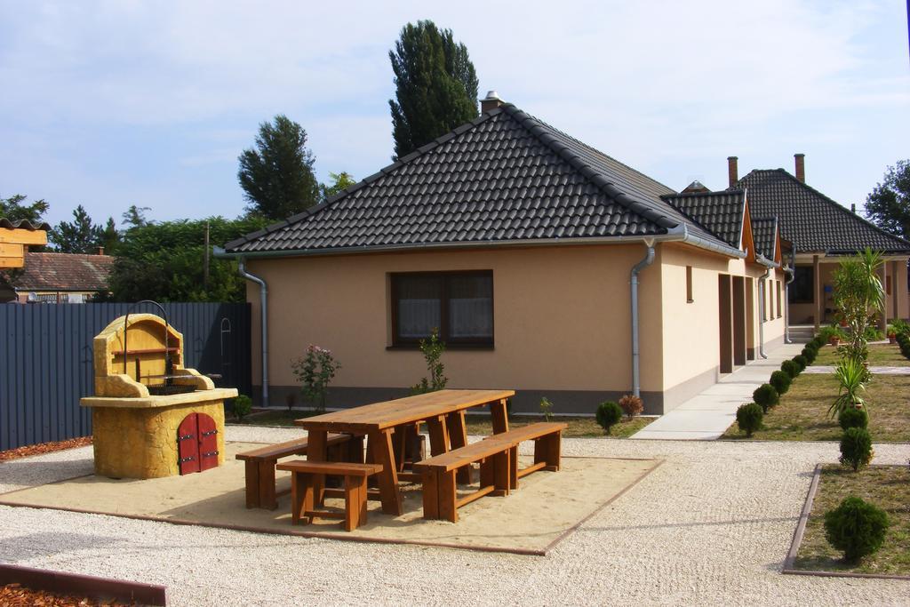 Szerencsecsillag Vendeghaz Hotel Кишкьорьош Екстериор снимка