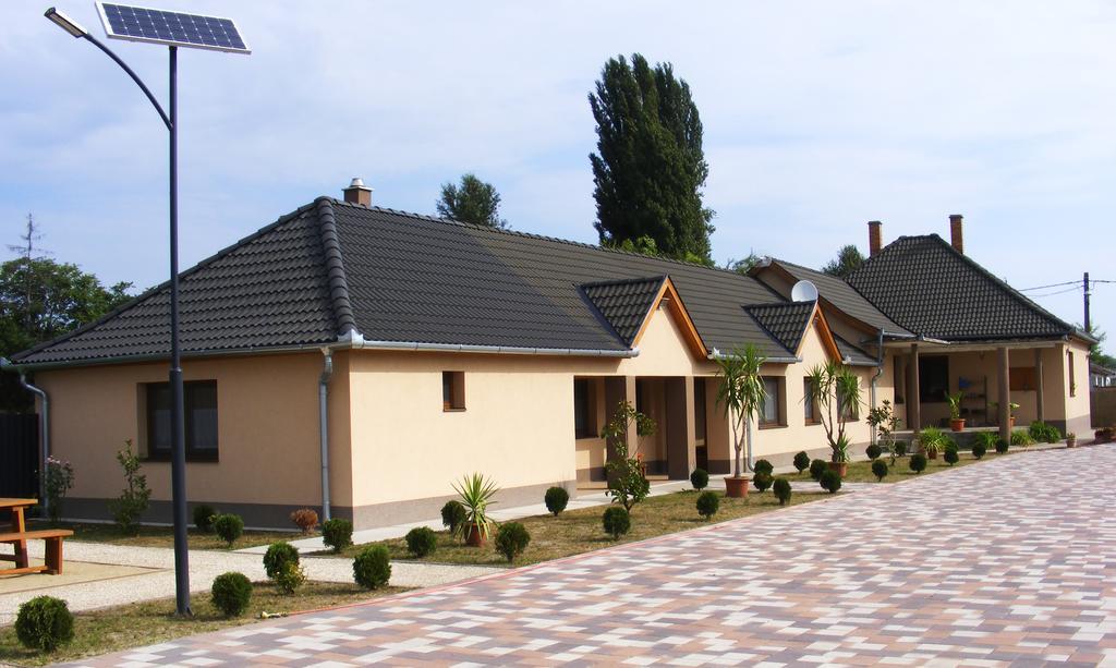 Szerencsecsillag Vendeghaz Hotel Кишкьорьош Екстериор снимка