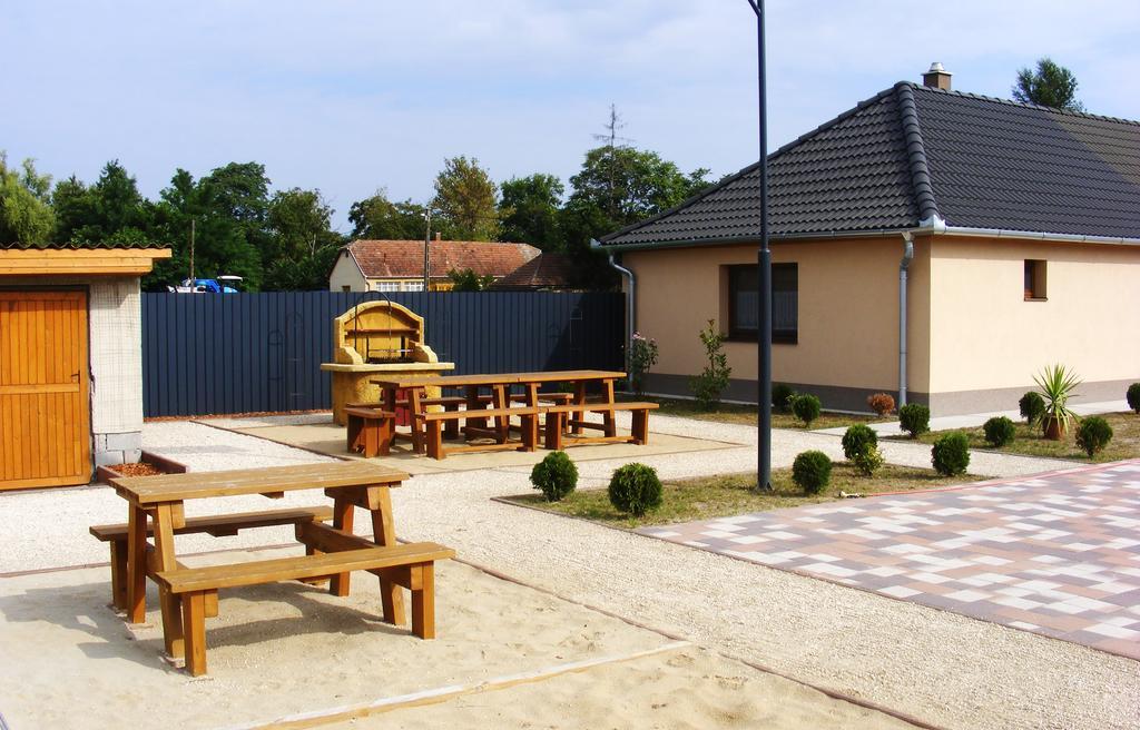 Szerencsecsillag Vendeghaz Hotel Кишкьорьош Екстериор снимка