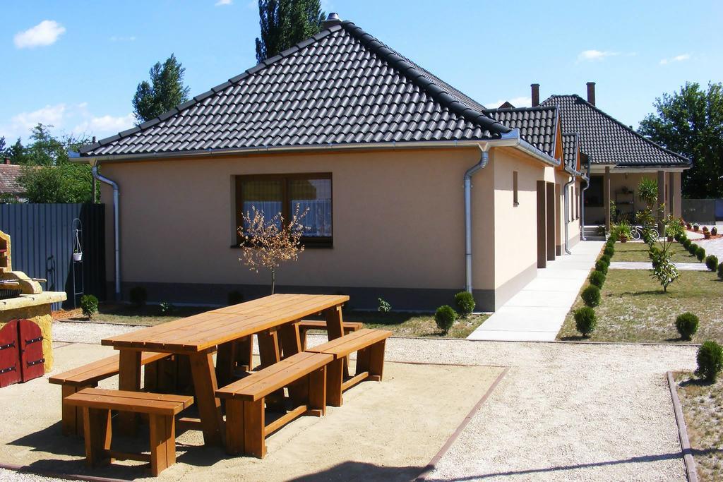 Szerencsecsillag Vendeghaz Hotel Кишкьорьош Екстериор снимка