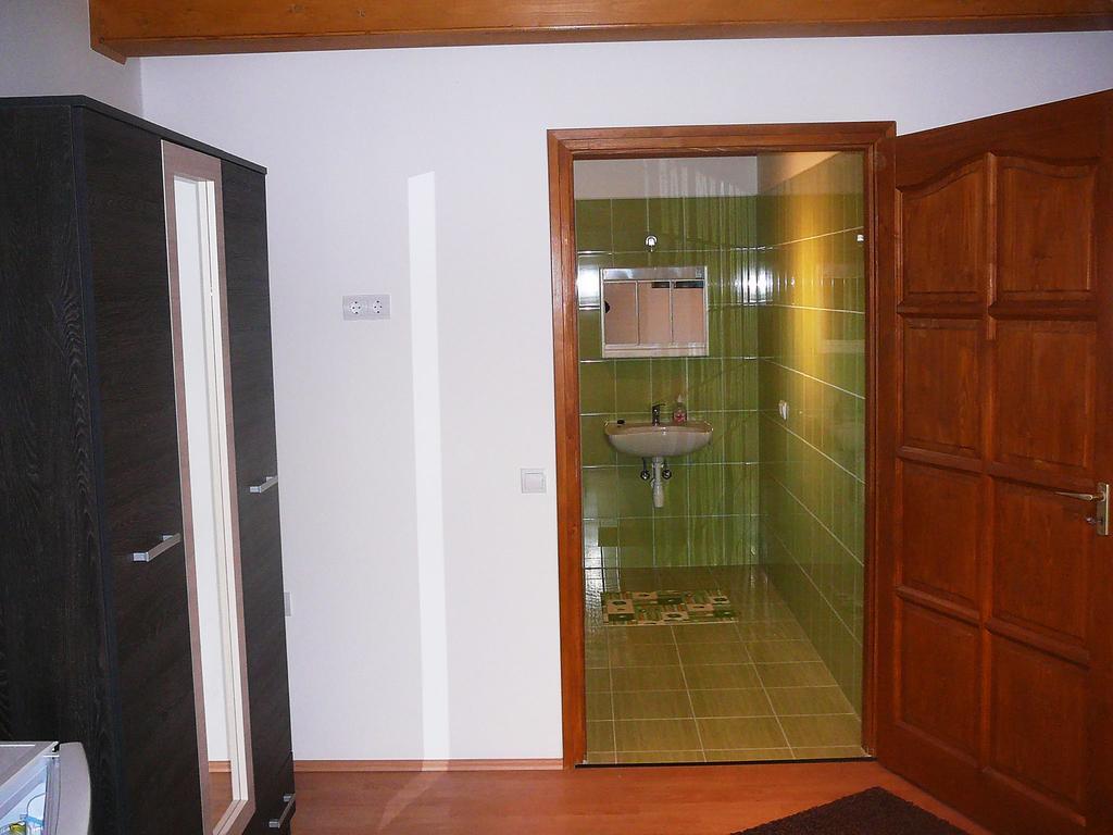 Szerencsecsillag Vendeghaz Hotel Кишкьорьош Екстериор снимка
