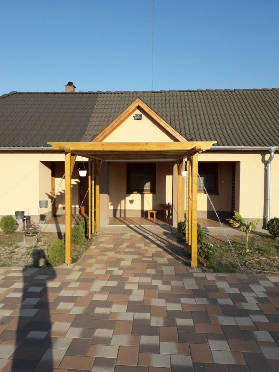 Szerencsecsillag Vendeghaz Hotel Кишкьорьош Екстериор снимка
